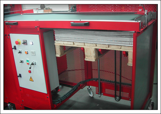 Puzzles diecutter with automatic feeder